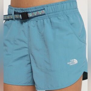 North Face Women’s Class V Pathfinder Belted Shorts size Small Blue Nylon Hiking